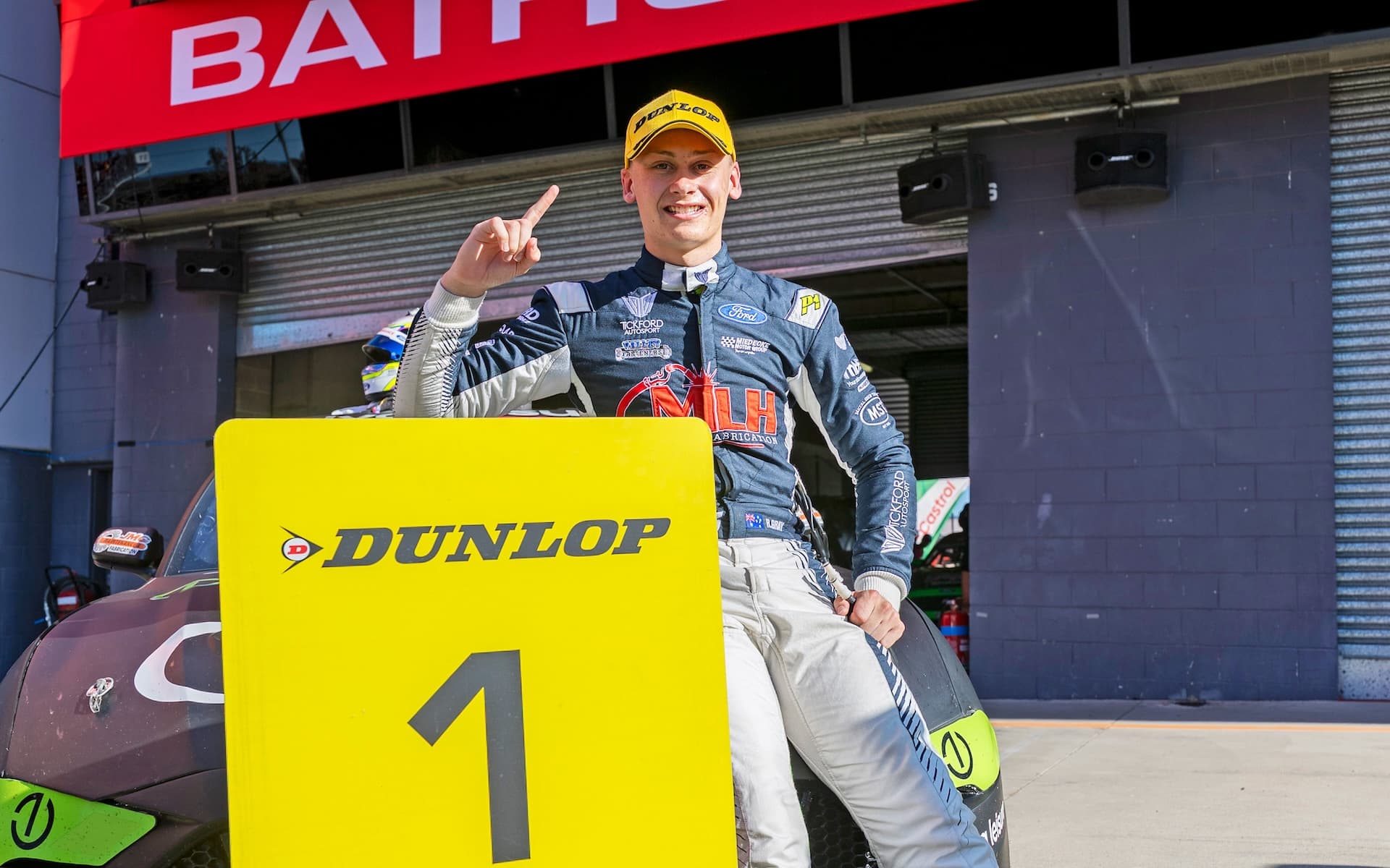 gray Podium-EV10-25-MH6 9420