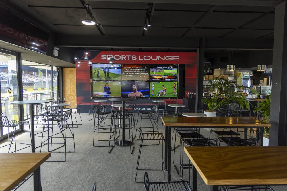OFFICIAL Q's Sports Lounge