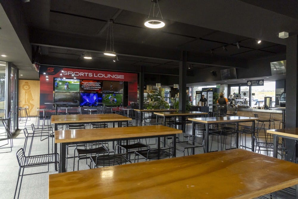 Sports Lounge - Features
