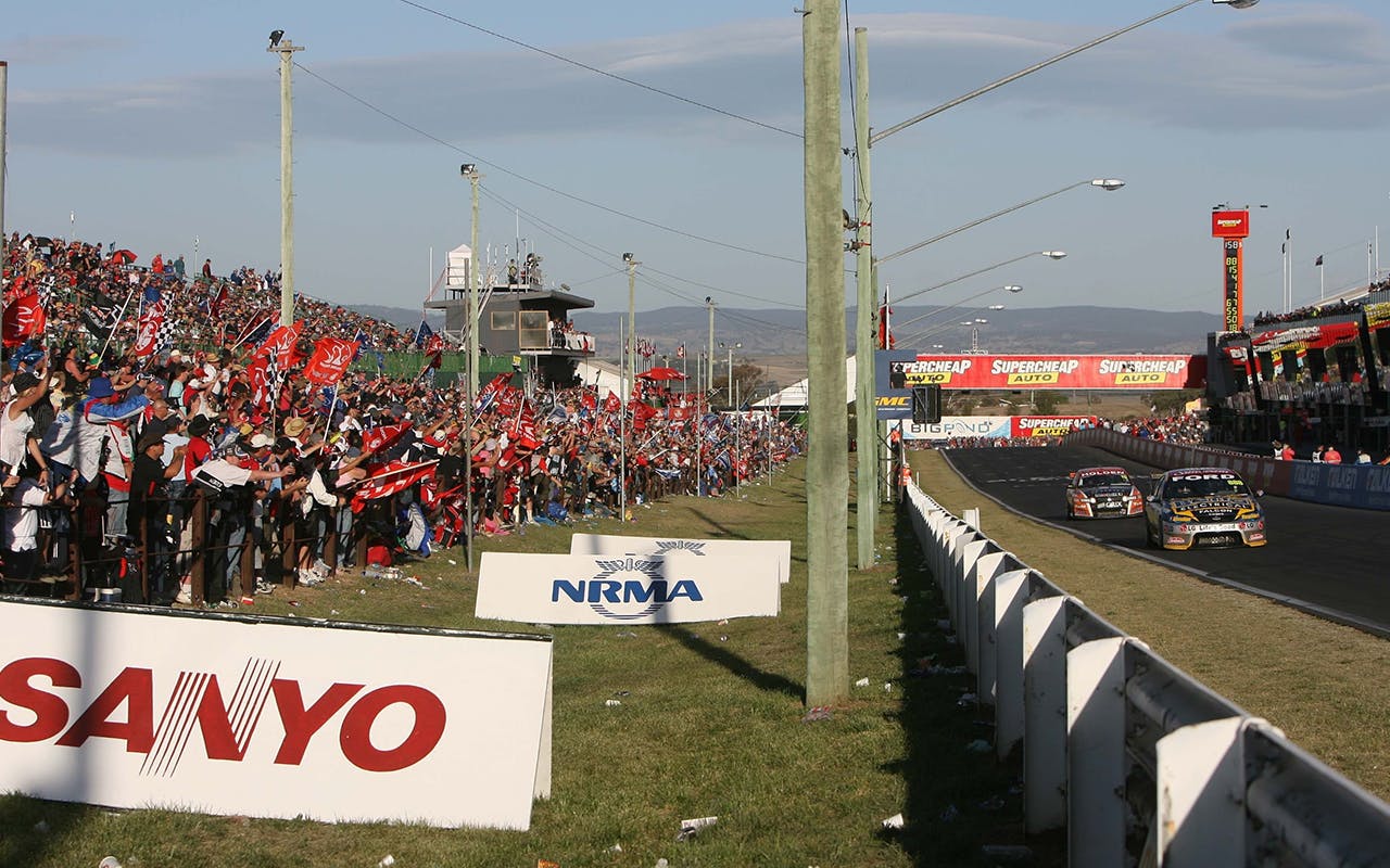 kelly chases lowndes bathurst 2006