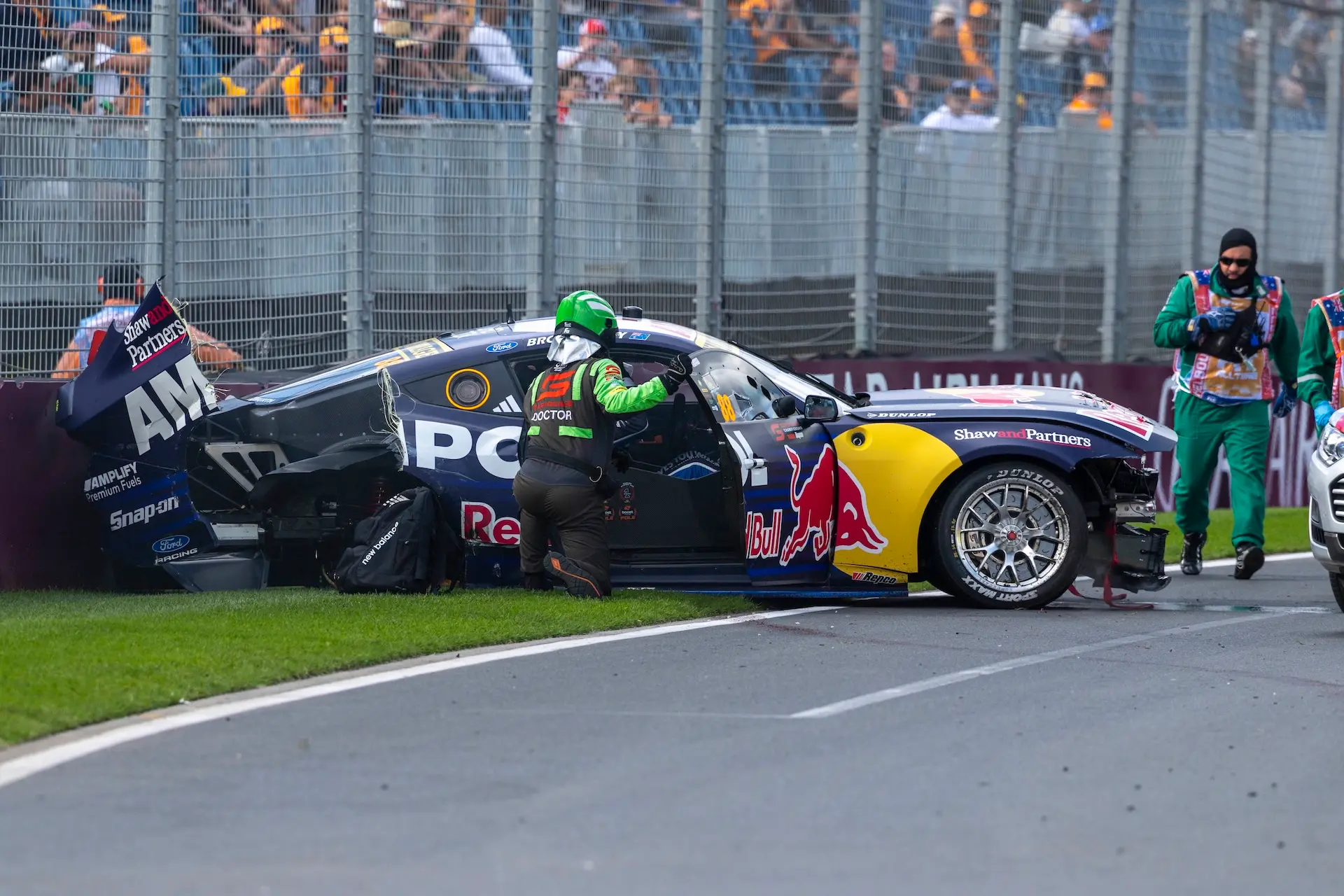 Race-07-Crash-EV02-26-MH7 1732